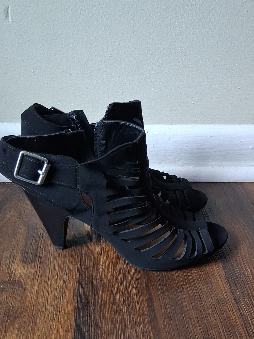 Women's Black Strappy Cutout Heeled Sandals